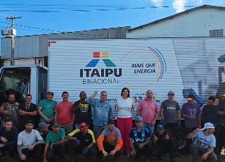 Reciclagem que gera renda: Itaipu entrega caminhão à Coopermudança e fortalece catadores de Londrina
